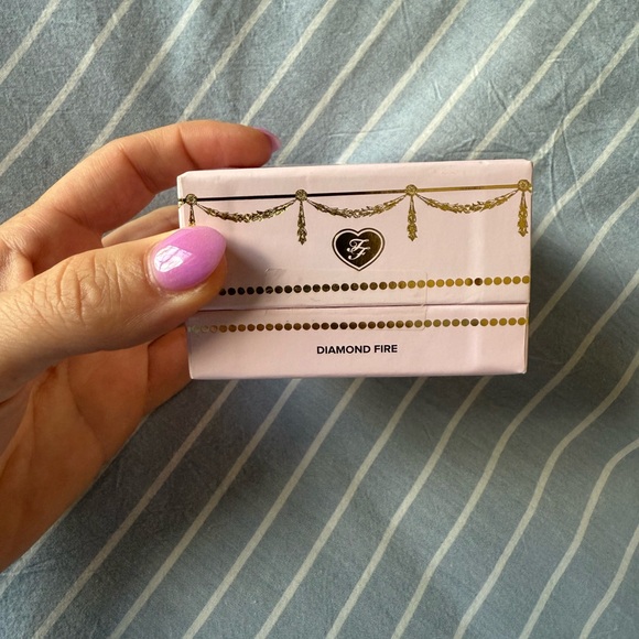 Too Faced Highlighter - Picture 2 of 8